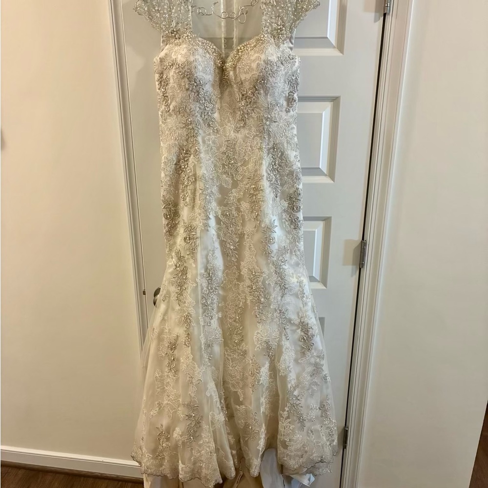 Elegant White Beaded Lace Wedding Dress